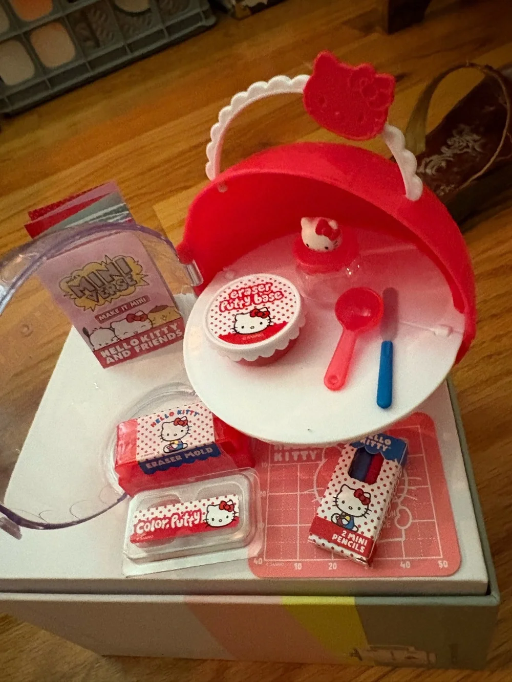 MGA's Miniverse - Make It Mini Hello Kitty ; Red